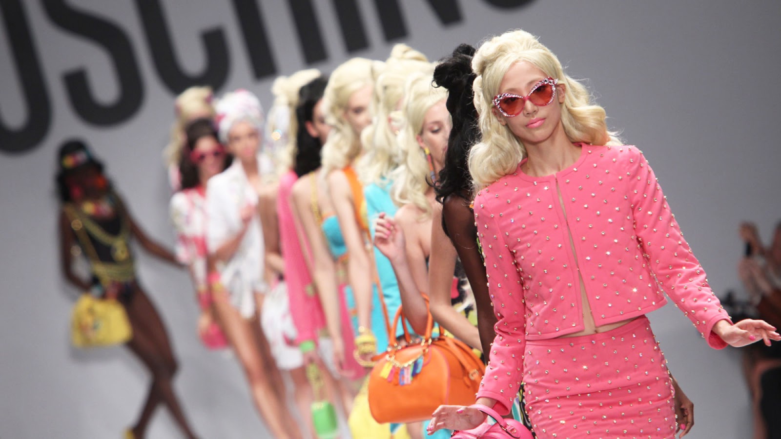 Barbie girl in a barbie world" | La moda primavera/estate 2015 secondo Moschino by Jeremy Scott | Enchanting Land