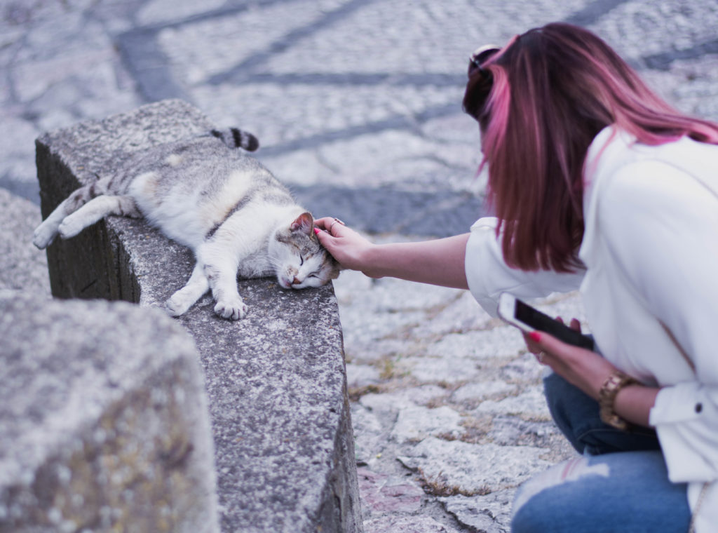 come indossare una giacca bianca